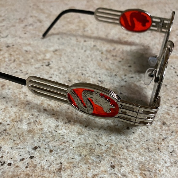 Black & Silver Dragon Circle Frames - Picture 3 of 4